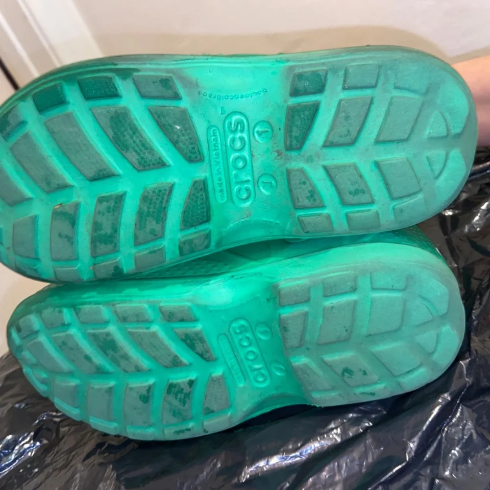 BOY’S CROCS GREEN HANDLE IT RAIN BOOTS SZ J1 PULL ON LIGHTWEIGHT COMFY